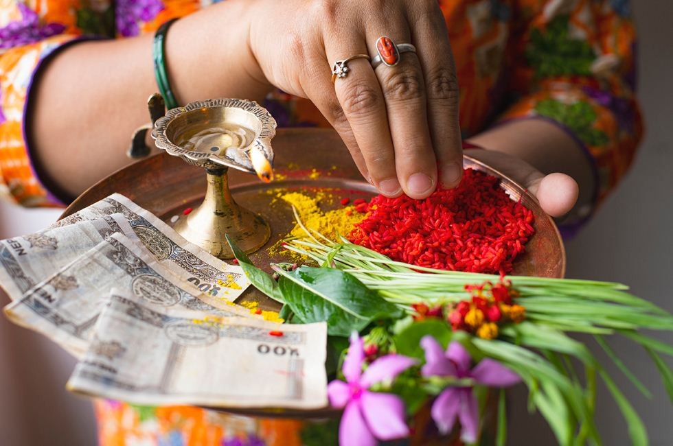 मान्यजनसँग नवदुर्गाको प्रसाद लगाउने क्रम जारी