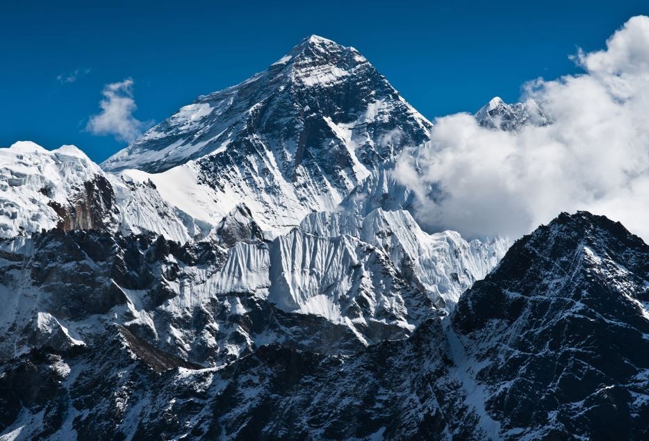 बाटो बनाउन खटाइए ‘आइसफल डाक्टर’ सगरमाथा आरोहणको तयारी तीव्र