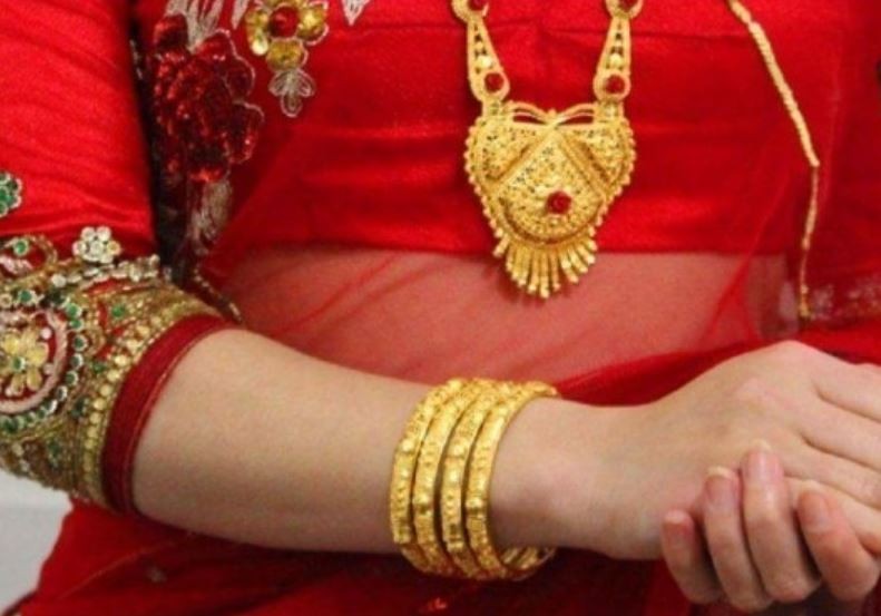 सुनचाँदीको मूल्यमा सामान्य गिरावट, कतिमा हुँदैछ कारोबार ?