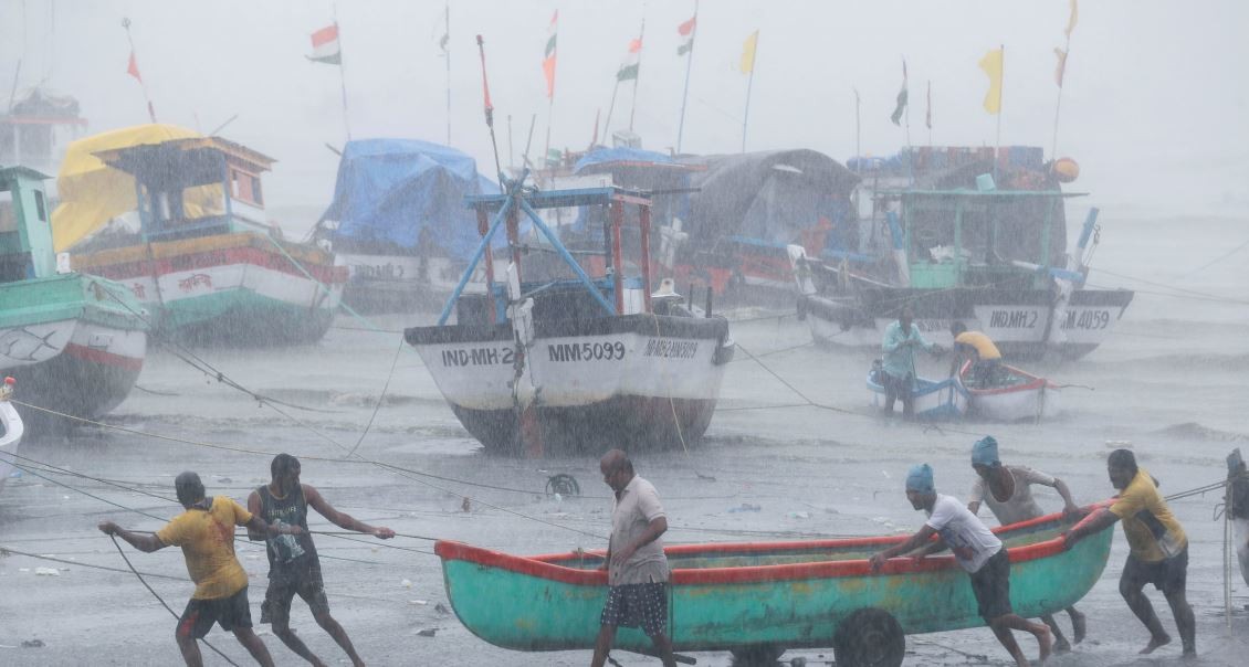 भारी वर्षाका कारण मुम्बईमा विद्यालय बन्द, विश्वविद्यालयको परीक्षा स्थगित