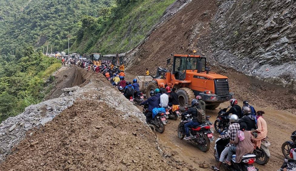 वर्षामा समस्यारहित बनाउने प्रयासमा नारायणगढ–मुग्लिन सडक खण्ड