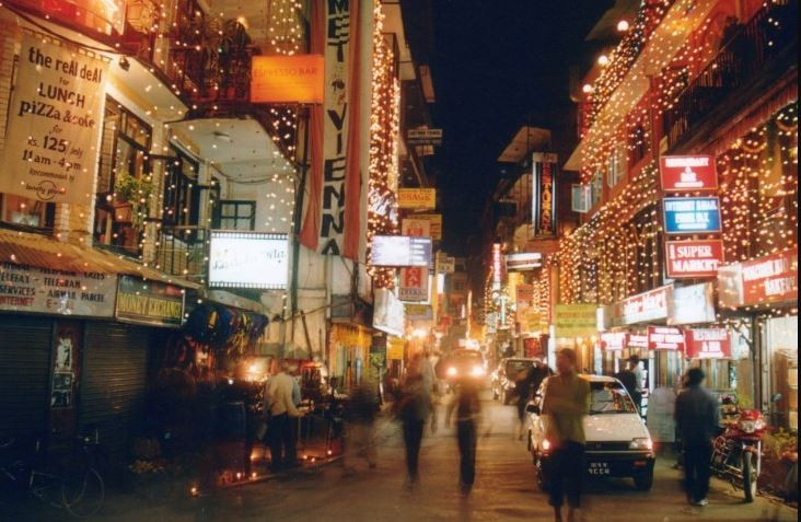 ठमेलमा बढे पर्यटक तर किन बढेन व्यापार ? सिजनमै सुको व्यापार नहुँदा हैरान व्यवसायी