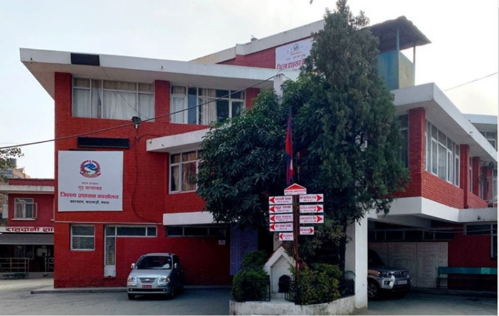 सार्वजनिक बिदामा खुल्यो कार्यालय तर आएनन् सेवाग्राही