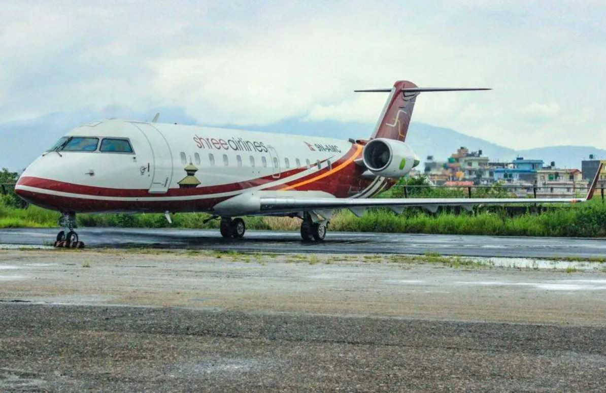 Plane returned from runway after smell of 'nail polish'