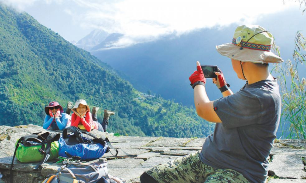 पर्यटनमा थपिँदै उत्साह, पर्यटकसँगै बढ्यो आम्दानी