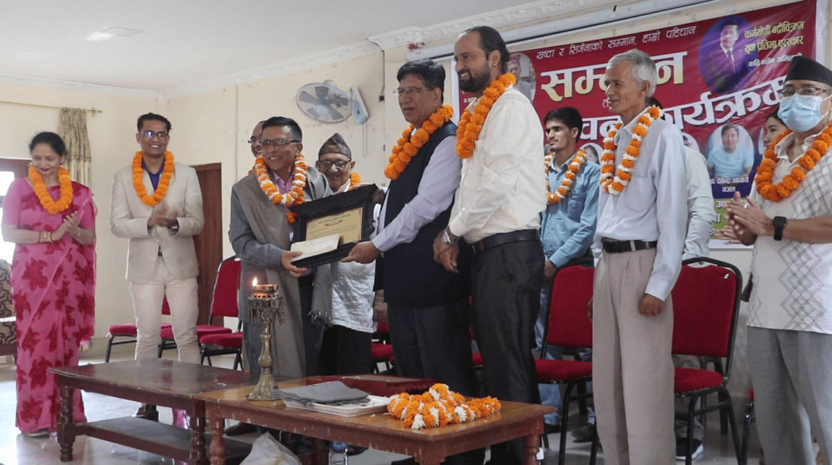 बद्रीविक्रम पुरस्कार साहित्यकारद्वय डा. गैरे र अभिलाषीलाई, पुरस्कार राशी २० हजार पाँच