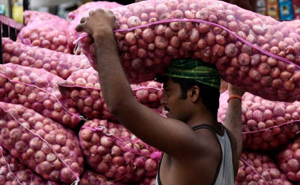 भारतीय बजारमा महंगीयो प्याज, नेपालमा पनि मूल्य उकालो लाग्दै