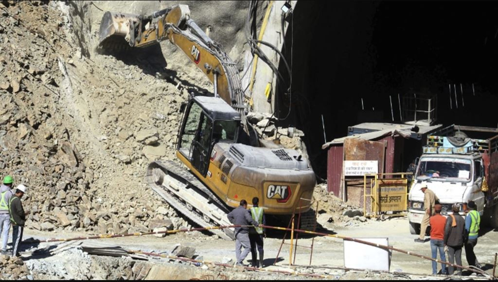 Indian workers trapped in tunnel for 10 days seen on camera