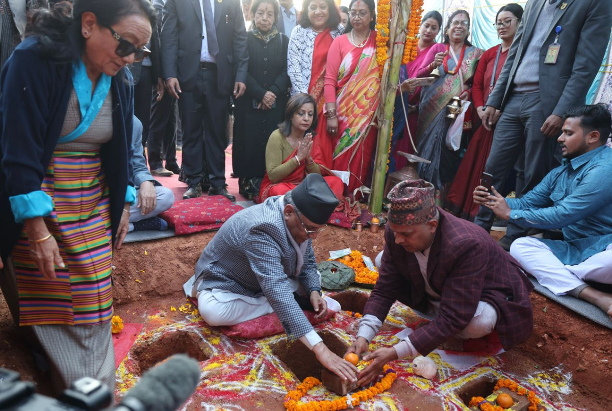 पूजा गर्दै प्रधानमन्त्री  ‘प्रचण्ड’ !, औद्योगिक पार्कको शिलान्यास