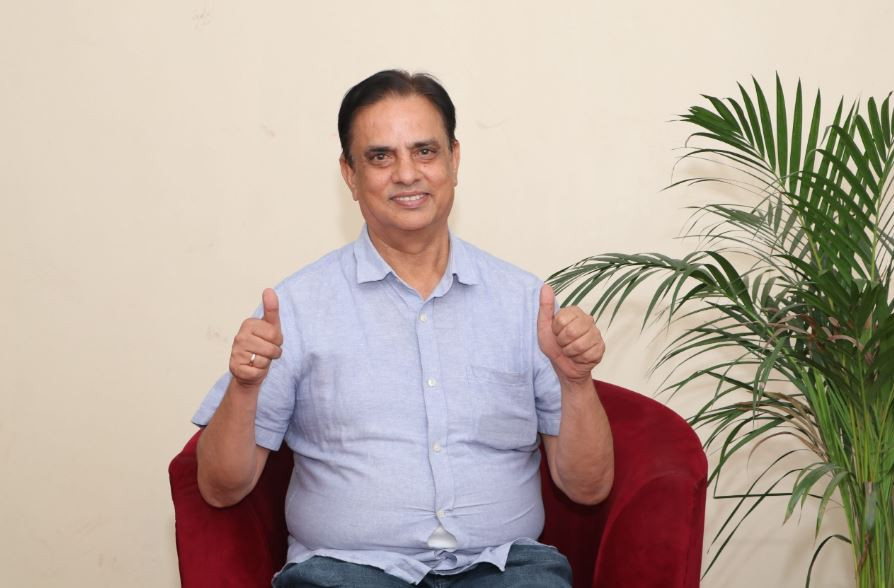 अभिनेता एकै किसिमको भूमिकामा सीमित हुनु हुँदैन : हरिवंश आचार्य