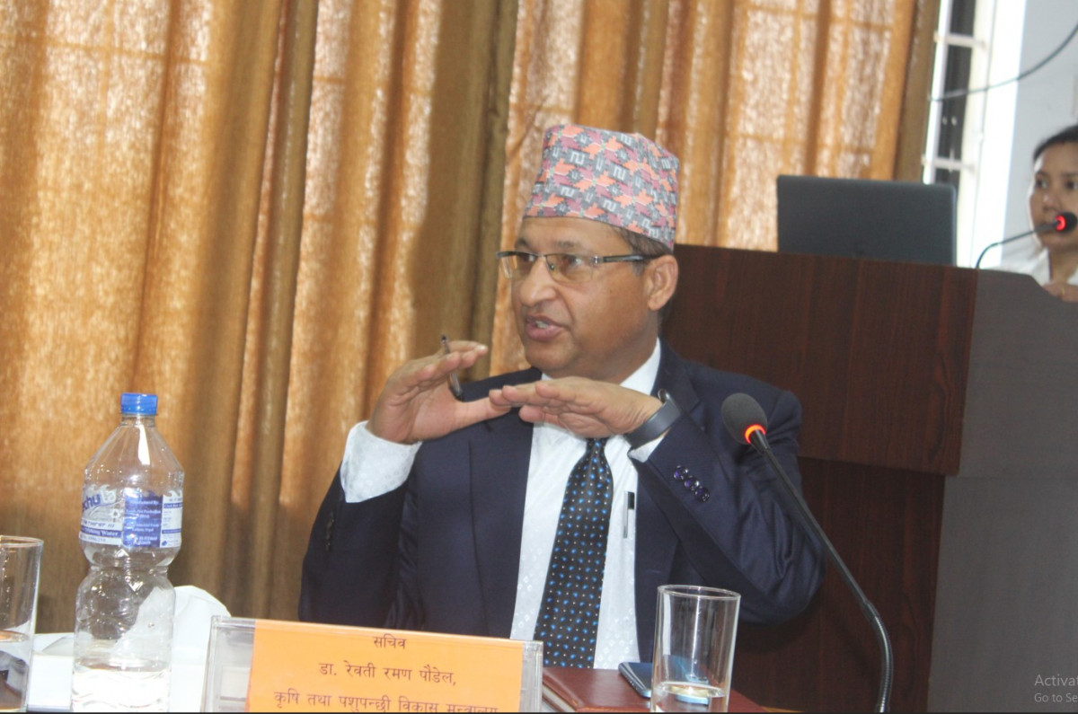 बैङ्कहरूले  हुनेखाने कृषि कम्पनीमा लगानी गर्दा साना किसानले पाएनन् कर्जा  - सचिव  पौडेल