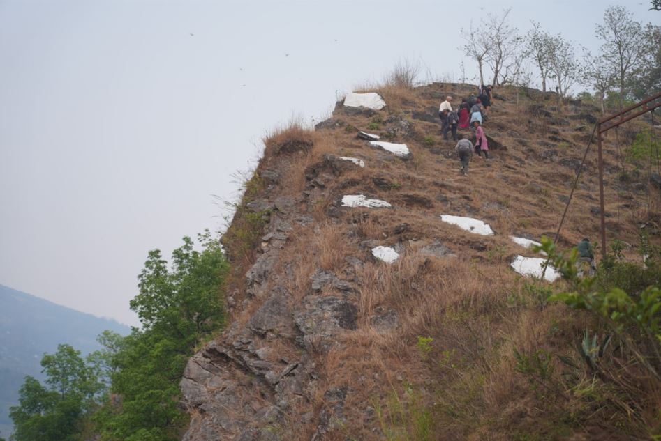 पर्यटनको अथाह सम्भावना बोकेको धादिङको ‘गङ्गाजमुना तीनसुरे पदमार्ग’, कसरी पुग्ने ?