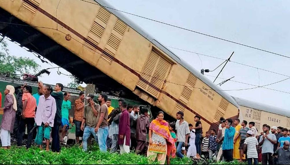 भारतीय रेल दुर्घटनामा मृत्यु हुनेको सङ्ख्या आठ पुग्यो, ५० जना घाइते
