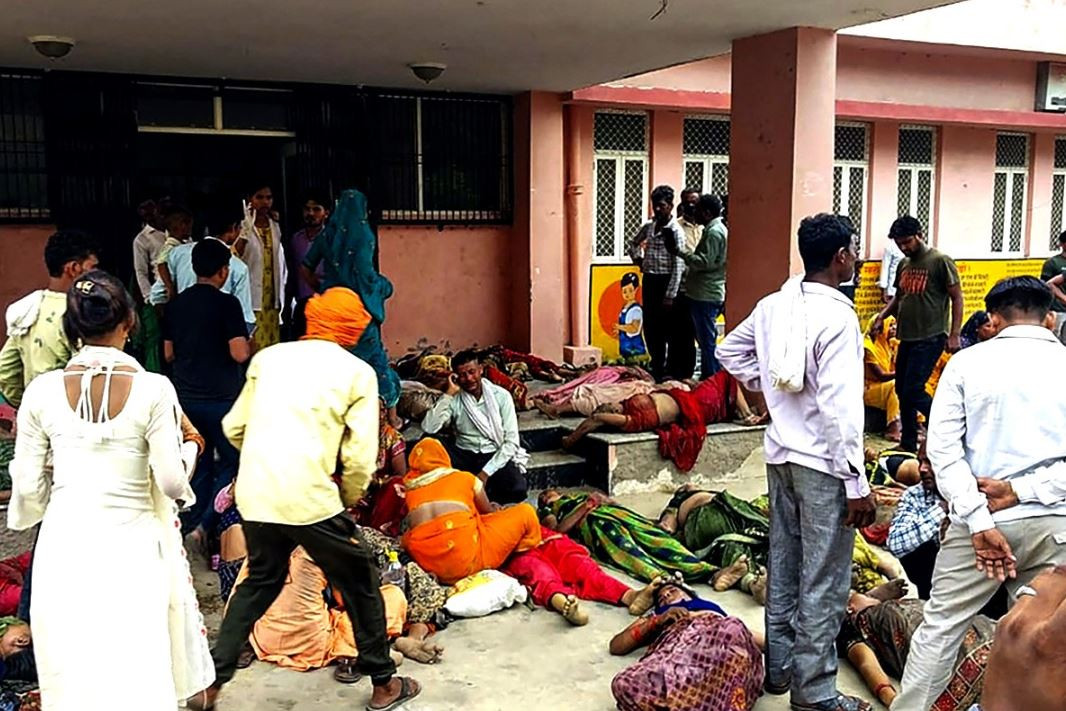 भारतमा धार्मिक सभामा १ सय १६ जनाको ज्यान जानेगरी घातक घटना कसरी भयो ?