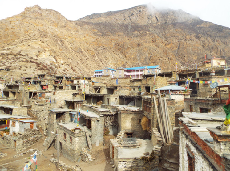 कङ्क्रिटका घरले फेरिँदै मनाङको मौलिकता