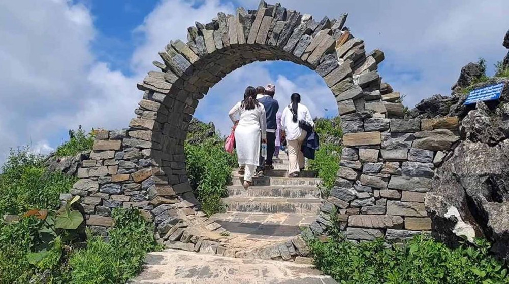पर्यटकलाई आकर्षित गर्दै ‘बुङालुङ’ ढुङ्गे बगैंचा
