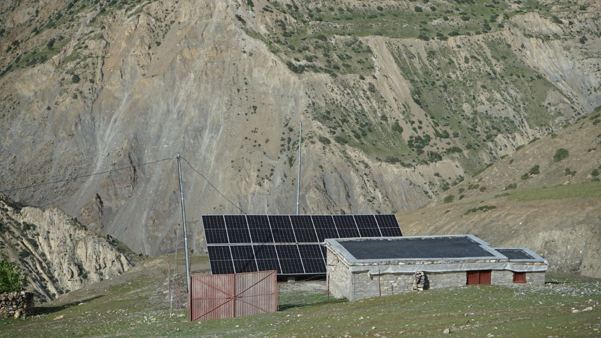 तत्काल बिजुली नपुग्ने भएपछि मुस्ताङको कान्छो गाउँ साङ्तामा सोलारबाट विद्युतीकरण