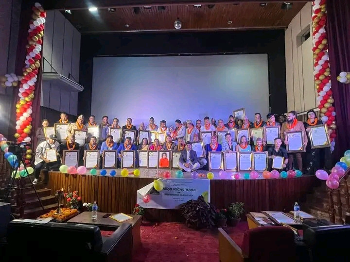 एभरग्रीन वर्ल्डवाइड इन्टरटेन्टमेन्ट १२ औँ बर्षमा, विभिन्न कलाकार समाजसेवी तथा पत्रकार सम्मानित