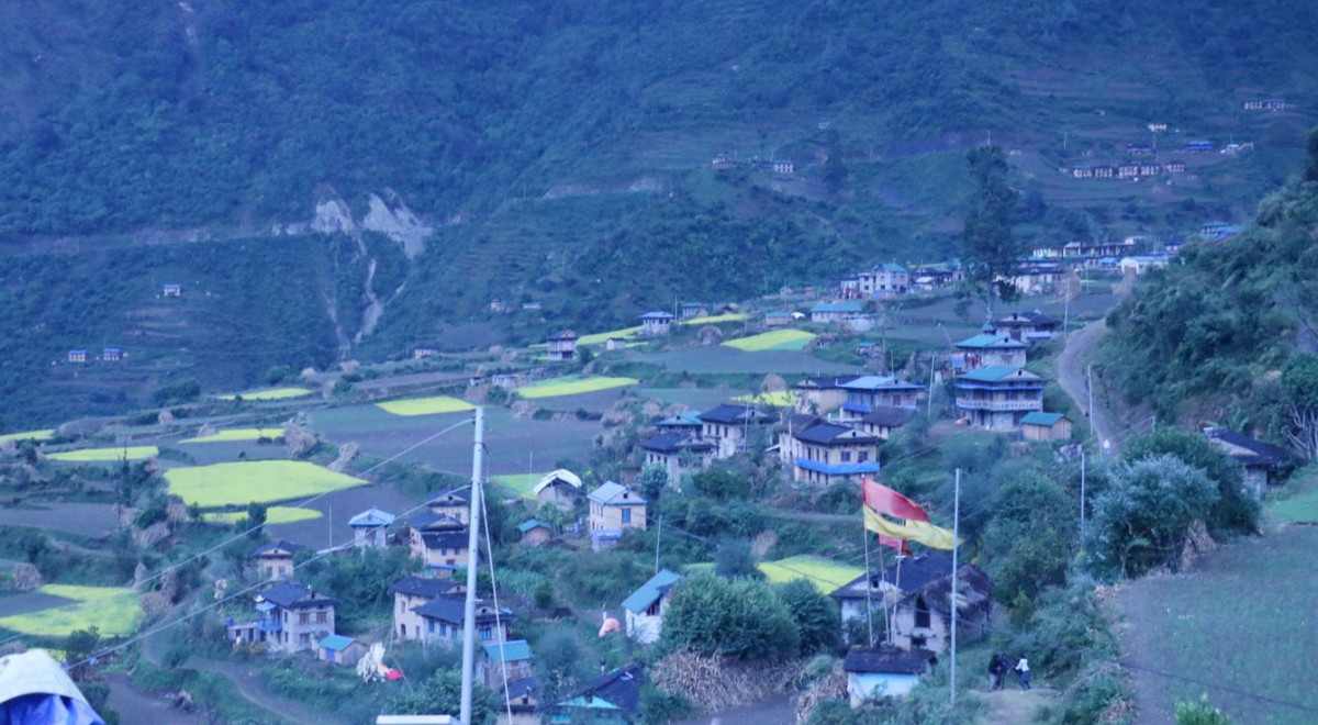 गाउँ छोड्दै युवा, बाझिँदै जमिन