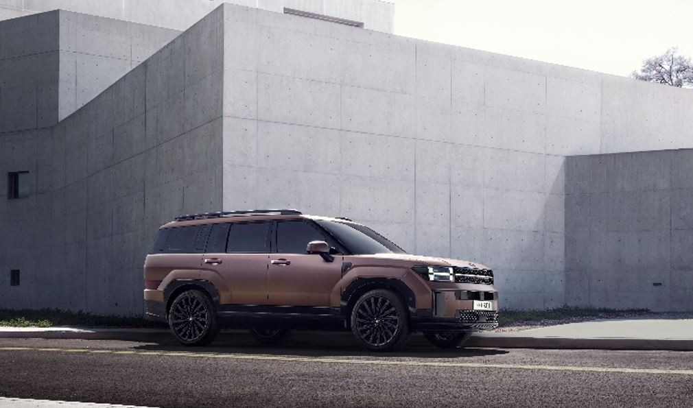 SANTA FE named 2025 Car of the Year as Hyundai dominates Carwow awards