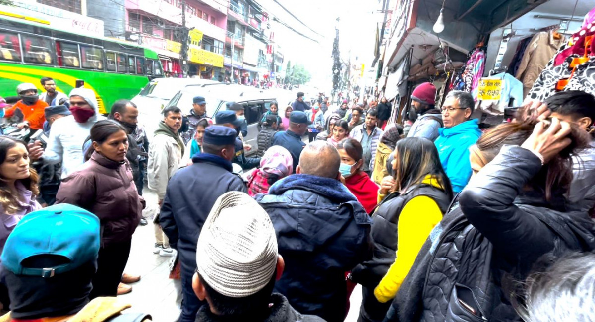 रविबिरुद्ध प्रमाण छ भन्ने गगन थापाद्वारा सहकारी पीडितलाई भेट्न इन्कार, पोखरामा झडप