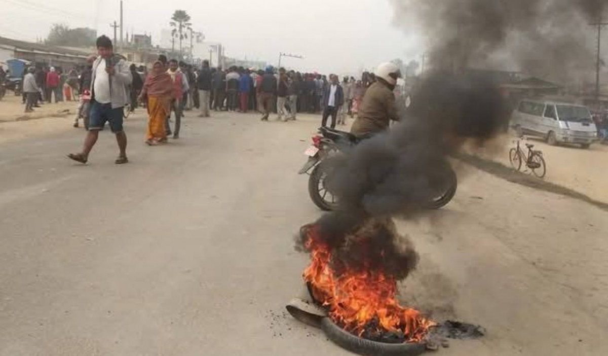 बैंकले सस्तैमा जग्गा खाइदिएको विरोधमा स्थानीय आन्दोलित, प्रहरीसँग झडप