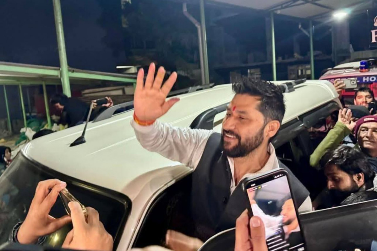 रवि लामिछानेले फ्लाइट क्यान्सिल गरे, अब आफ्नै गाडिबाट हिँडे काठमाडौँ