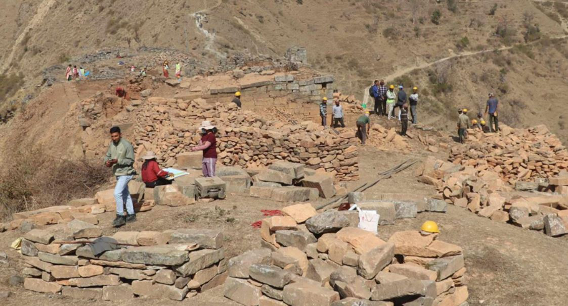 ऐतिहासिक स्थल अजयमेरुकोटको उत्खनन गरिँदै