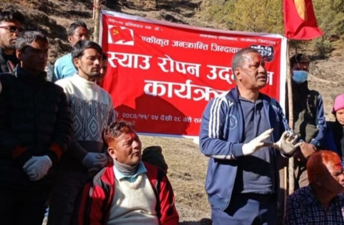 स्याउ रोप्नका लागि नेत्रविक्रम चन्द ‘विप्लव’ पुगे जुम्ला