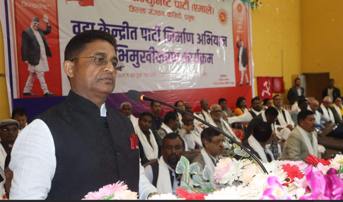 प्रचण्ड र माधवको नीति कार्यक्रम विदेशीको इसारामा बन्छ : रघुवीर महासेठ
