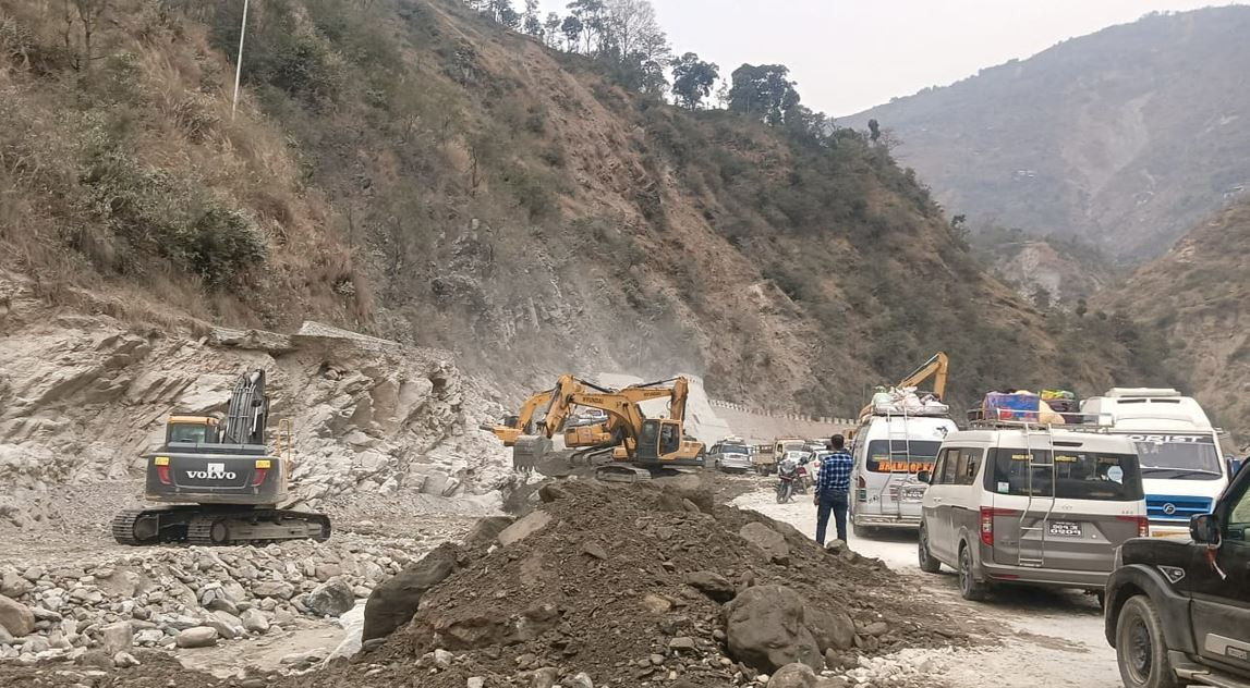 बिपी राजमार्ग : वैकल्पिक सडक निर्माण गरिँदै